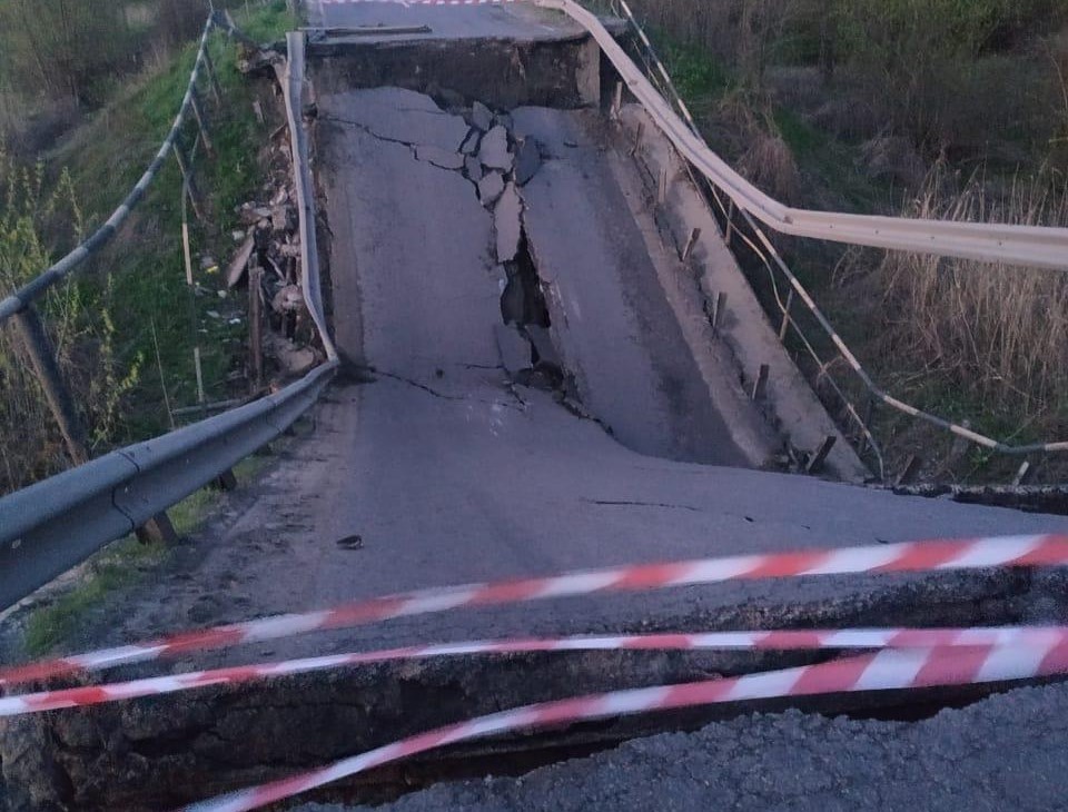 За фактом обвалу мосту на Львівщині поліцейські відкрили кримінальне провадження