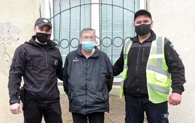 На Львівщині поліцейські затримали зловмисника, причетного до смертельного поранення своєї дружини