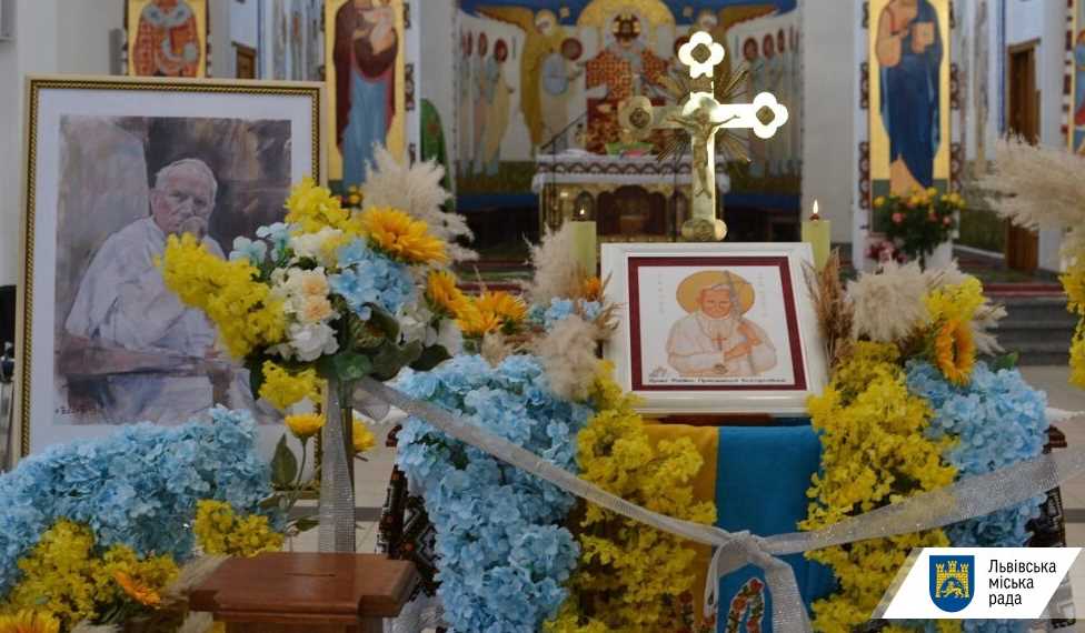 У храмі Різдва Пресвятої Богородиці виставили до почитання ікону з мощами Івана Павла ІІ
