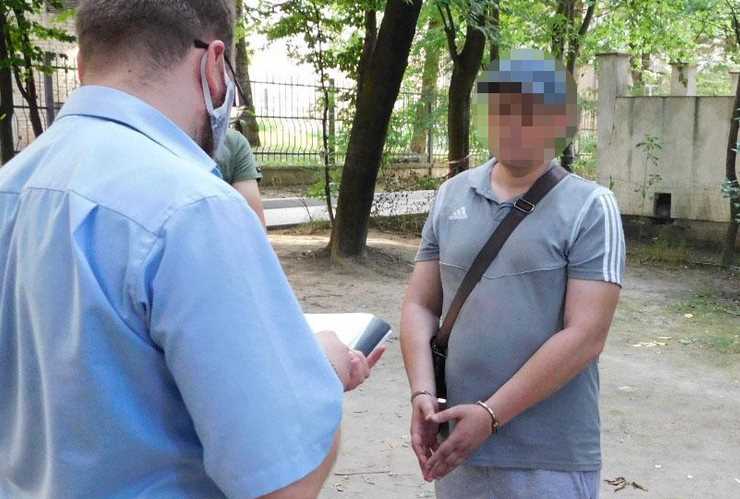 У Львові  оперативники затримали «гастролера», який видурив у літньої жінки 10 тисяч євро