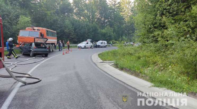 Двоє осіб загинули внаслідок автозіткнення легковика з «Камазом» на Львівщині