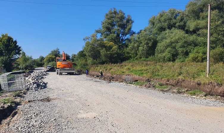 Триває капітальний ремонт дороги від села Кагуїв до села Раковець