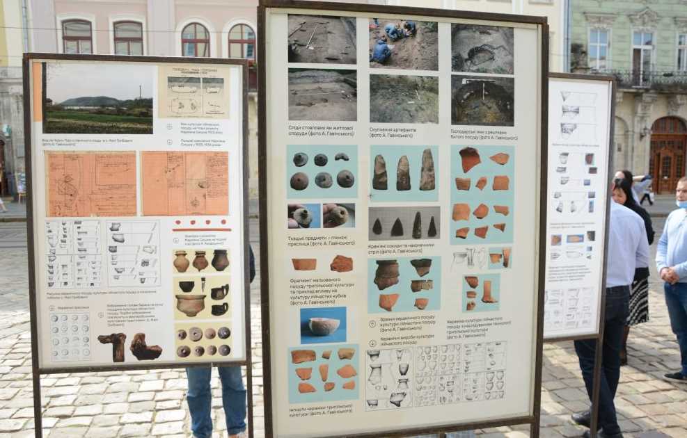 На пл. Ринок встановили інформаційні стенди, присвячені археологічним знахідками на території Львівської МТГ