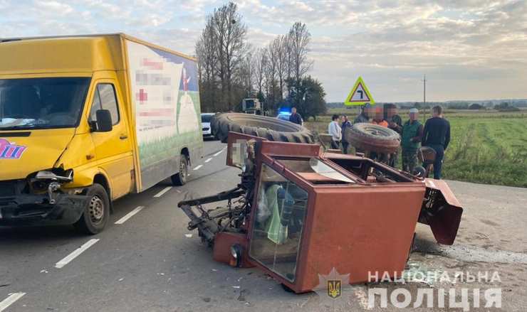 На Львівщині внаслідок зіткнення з «Мерседесом» травмований тракторист