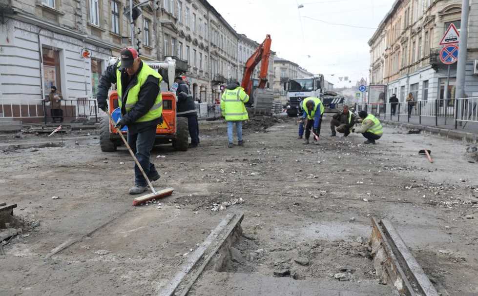 Ремонтні роботи на перехресті вулиць Бандери – Городоцька проводитимуть цілодобово