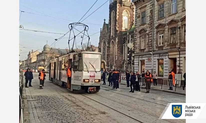 Рух транспорту вулицею Городоцькою відновлено