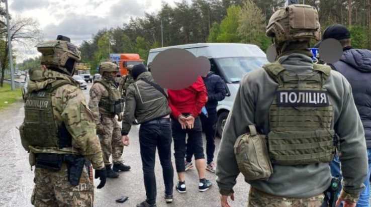 На Львівщині поліцейські повідомили про підозри учасникам угруповання за озброєні розбійні напади, катування та вбивства людей