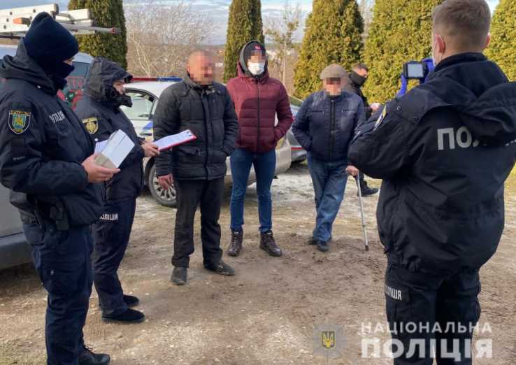 Поліцейські затримали підозрюваного у пошкодженні автомобіля священика у Рудно
