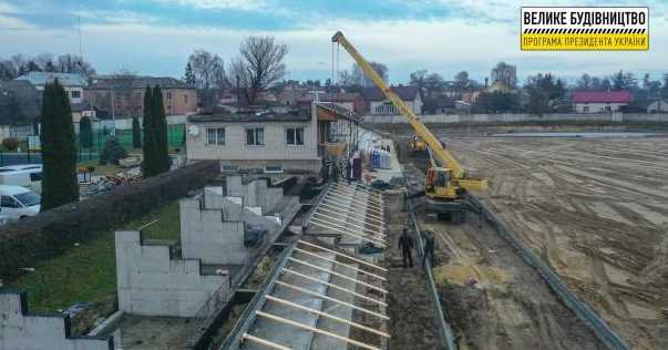 "Велике будівництво": оновлений стадіон у Яворові дозволить розмістити на трибунах майже 1000 глядачів