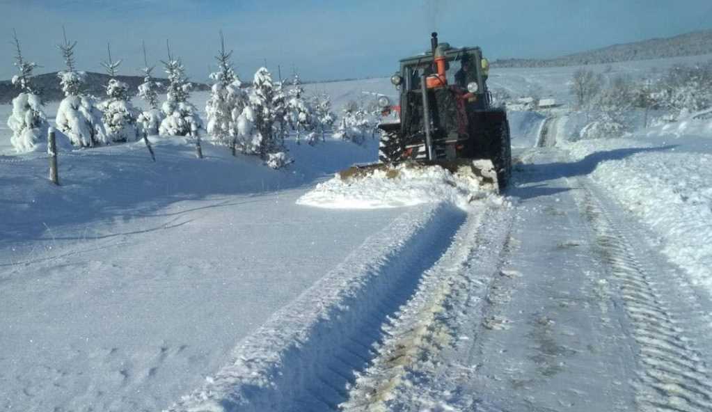 Для очищення доріг Львівщини від снігу задіяли 158 одиниць техніки