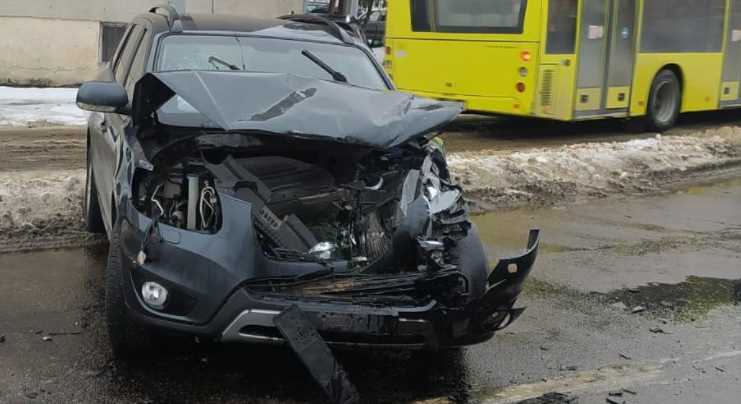 Під час автозіткнення у Львові за участю чотирьох автомобілів травмовані семеро осіб