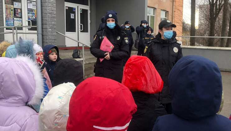 У Львові правоохоронці провели для школярів тренінг з евакуації