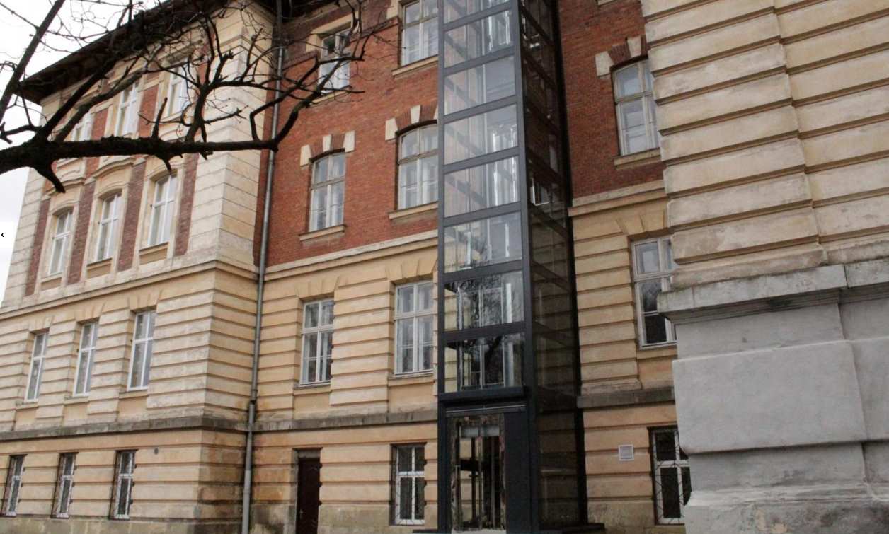 У Львівській спеціальній школі №100 запрацював новий ліфт для дітей з інвалідністю