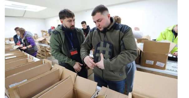 Першу тисячу аптечок для воїнів пошили при Львівському гуманітарному хабі