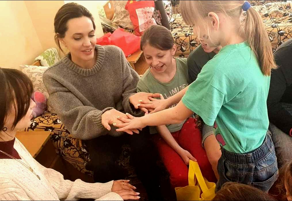 Анджеліна Джолі відвідала Навчально-реабілітаційний центр у Бориславі
