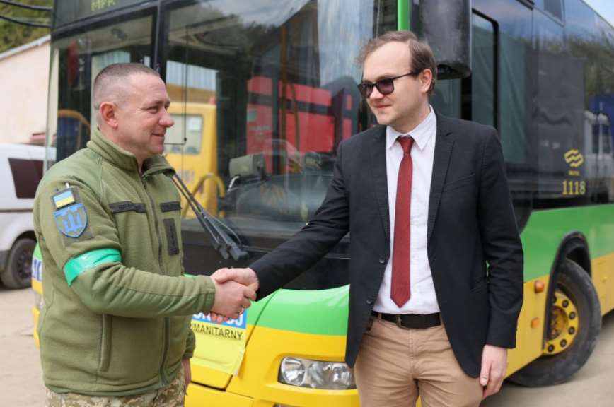 Львів передав два автобуси на потреби 125 бригади тероборони
