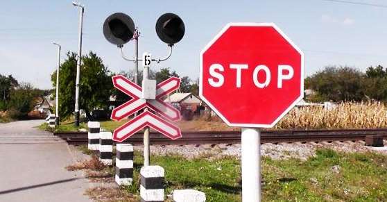 В області перевіряють залізничні переїзди та замінюють дорожні знаки