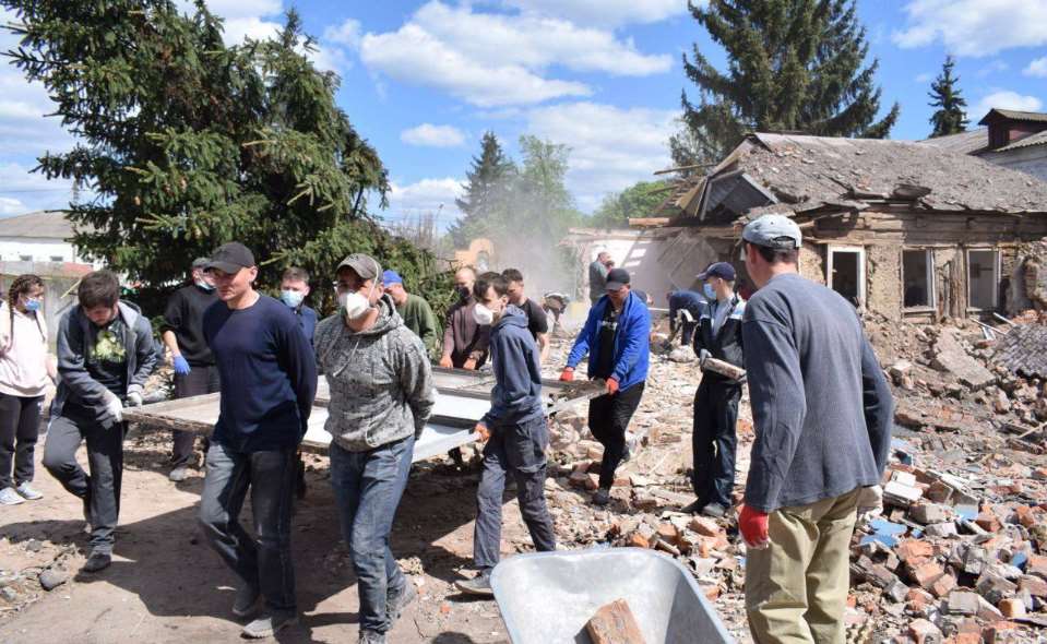 Проєкт «Добробат» шукає волонтерів у будівельні батальйони для відбудови України