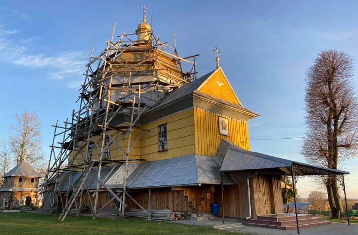 На Львівщині у Зарудцях відреставрують дах дерев’яної церкви XVІІІ століття