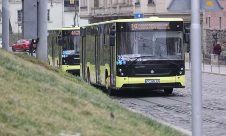 Вартість проїзду у львівських автобусах відкоригували до 15 грн