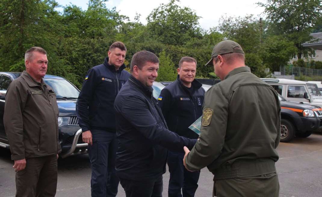 Другу партію позашляховиків передали лісівники Польщі для ЗСУ
