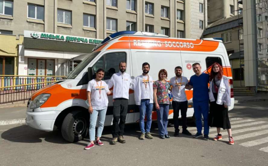 Міській дитячій лікарні Львова подарували реанімобіль