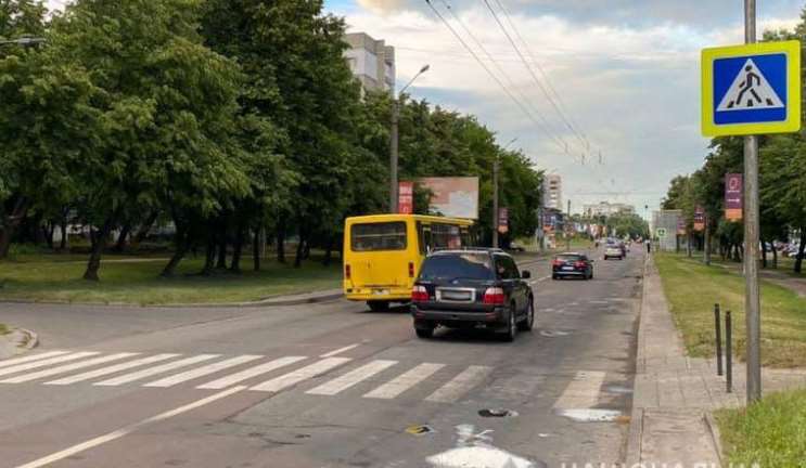 У Львові внаслідок наїзду «Лексуса» травмована жінка-пішохід