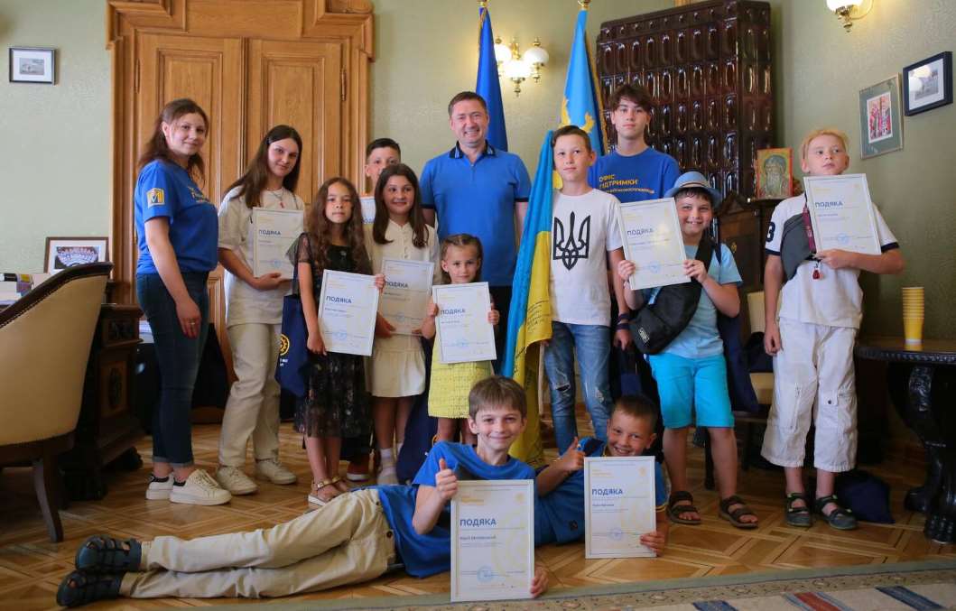 Начальник Львівської ОВА зустрівся з дітьми, які збирають кошти для ЗСУ