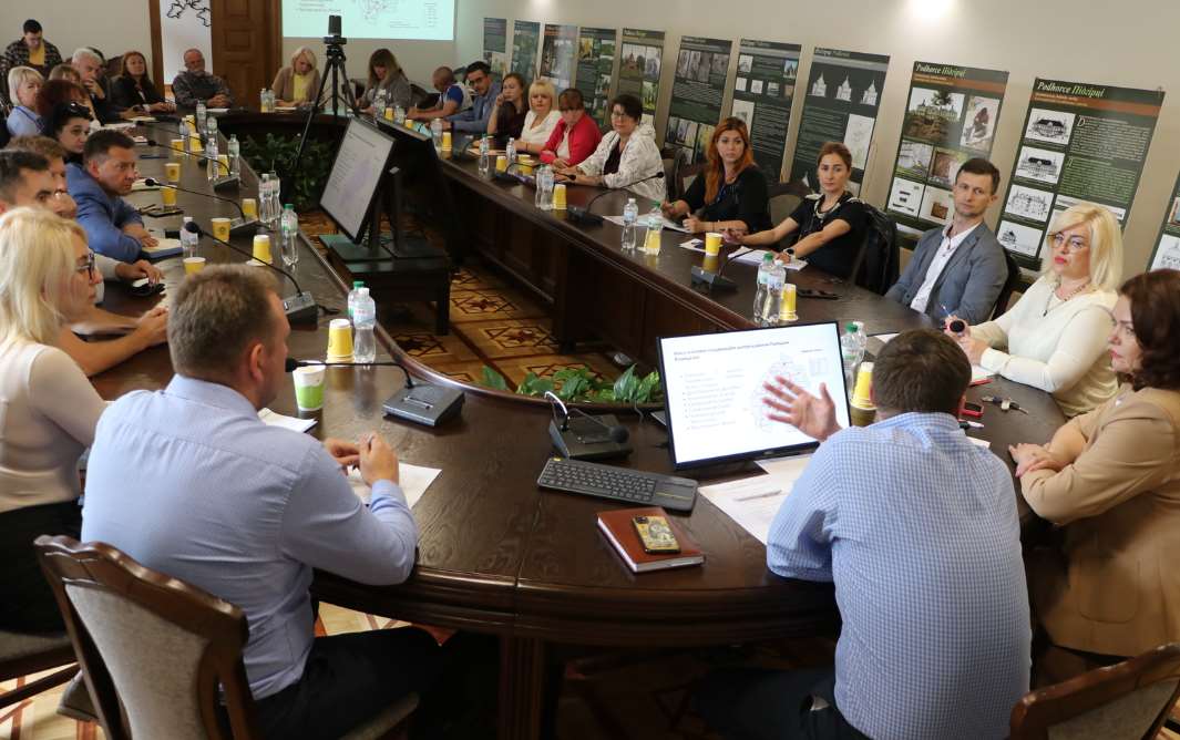 При районних адміністраціях Львівщини створять консультаційно-координаційні центри для переселенців