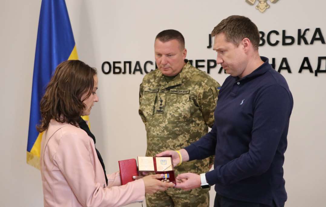 Начальник Львівської ОВА вручив нагороди рідним воїнів, які загинули, захищаючи Україну