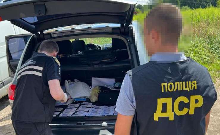 На Львівщині поліція затримала на хабарі керівника філії облавтодор