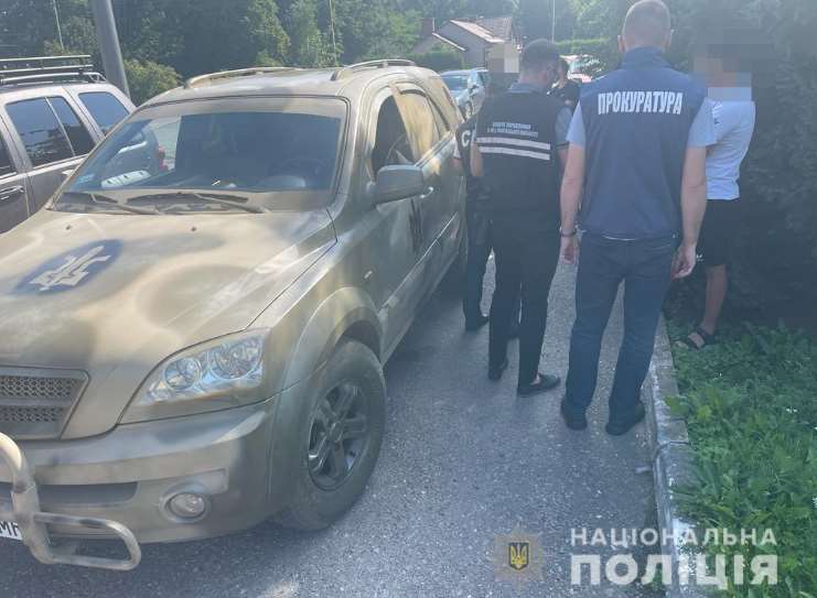 Заробляли на продажі автомобілів, призначених нібито для Збройних сил України