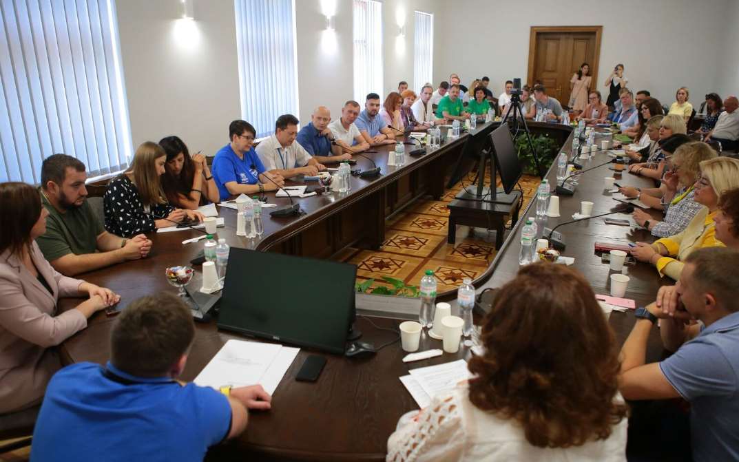 У всіх районах Львівщини запрацювали консультативно-координаційні центри для переселенців