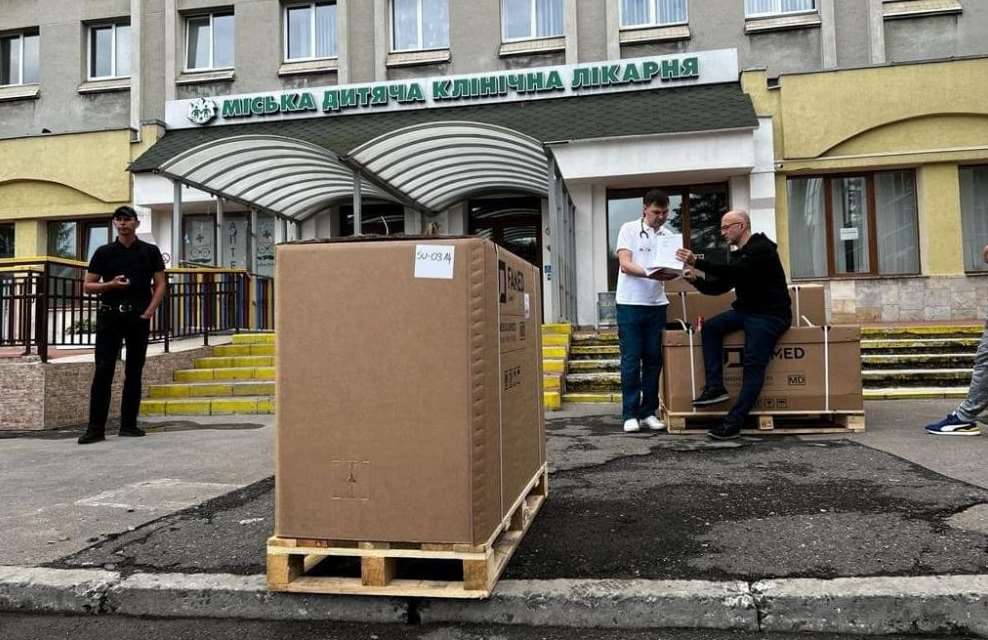 Львівська лікарня отримала обладнання від польських лікарів