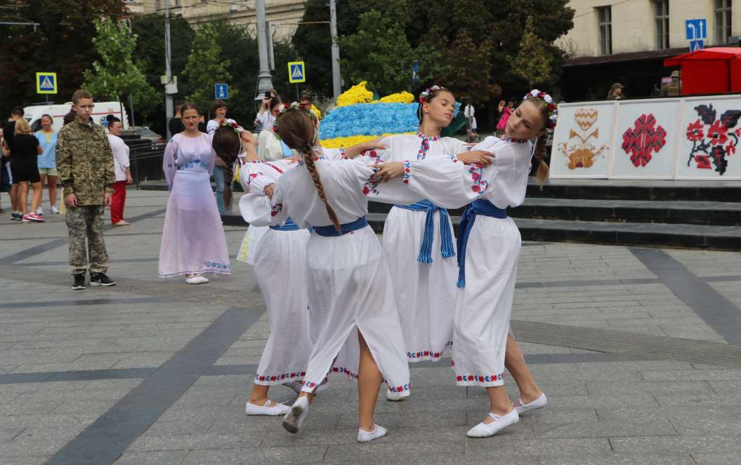 Біля пам’ятника Шевченку відбулася мистецька акція до Дня Незалежності