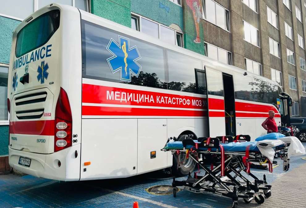 Перший в Україні реанімаційний автобус евакуював за кордон пацієнтів з львівських лікарень