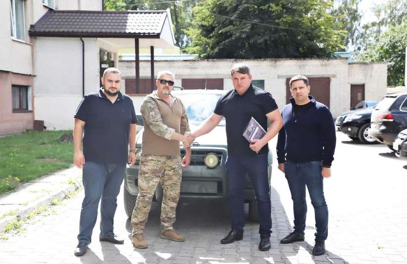 З Яворівщини на передову відправили черговий автомобіль