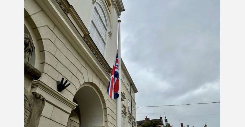 У Львові вивісили прапор Великої Британії на знак солідарності із народом королівства