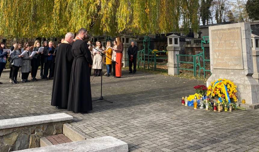 У 104-ту річницю ЗУНР на Янівському кладовищі вшанували пам'ять героїв Листопадового чину