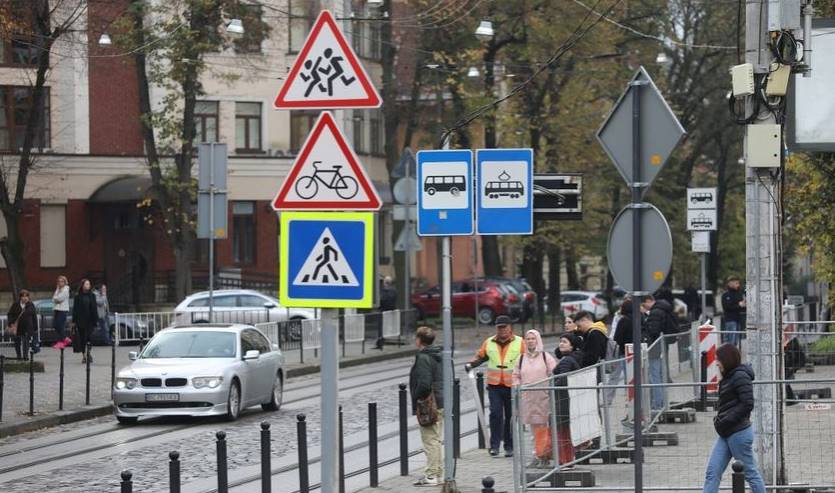 Біля Оперного театру облаштують нову зупинку громадського транспорту