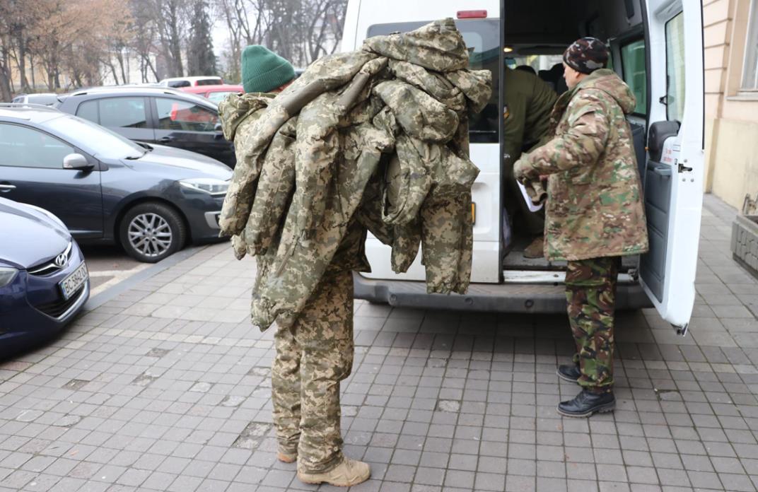 Військові Львівщини отримали від благодійників комплекти зимової форми