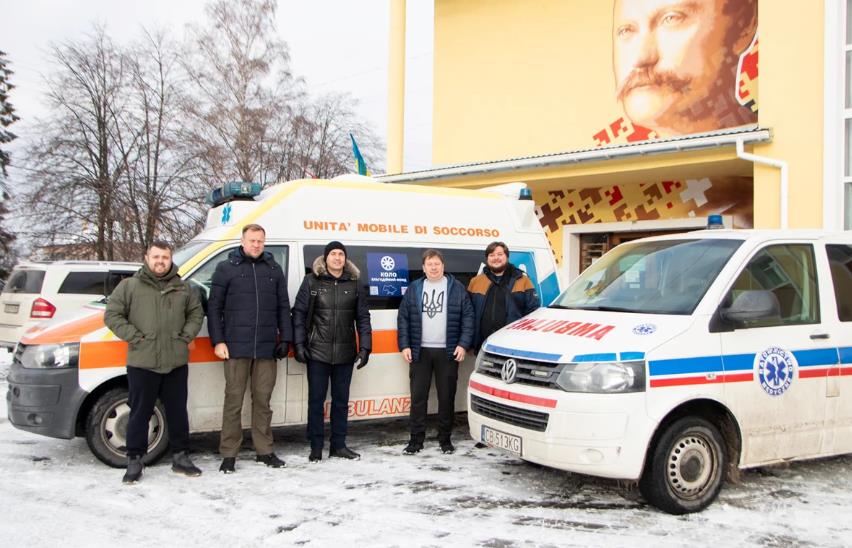 Благодійники передали для потреб військових медиків дві «швидкі»