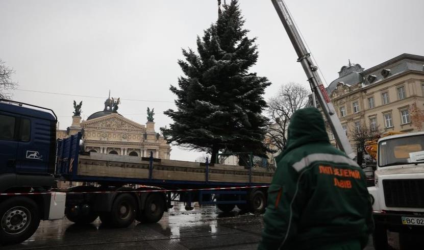 Цього року новорічна ялинка у Львові буде особливою