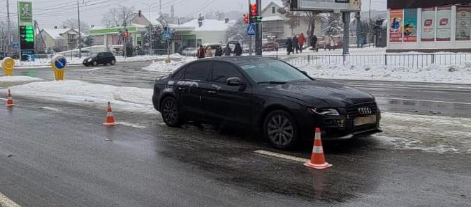 У Львові внаслідок наїзду автомобіля травмовані дві жінки