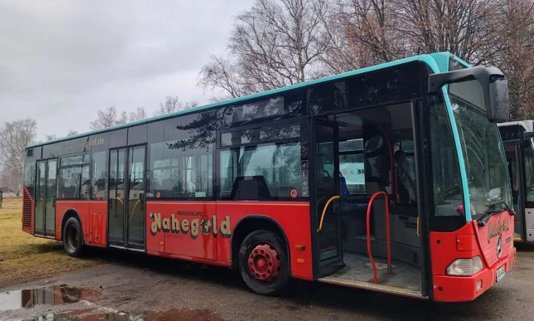 Воїни 24 ОМБр імені короля Данила отримали два автобуси від Яворівської РВА