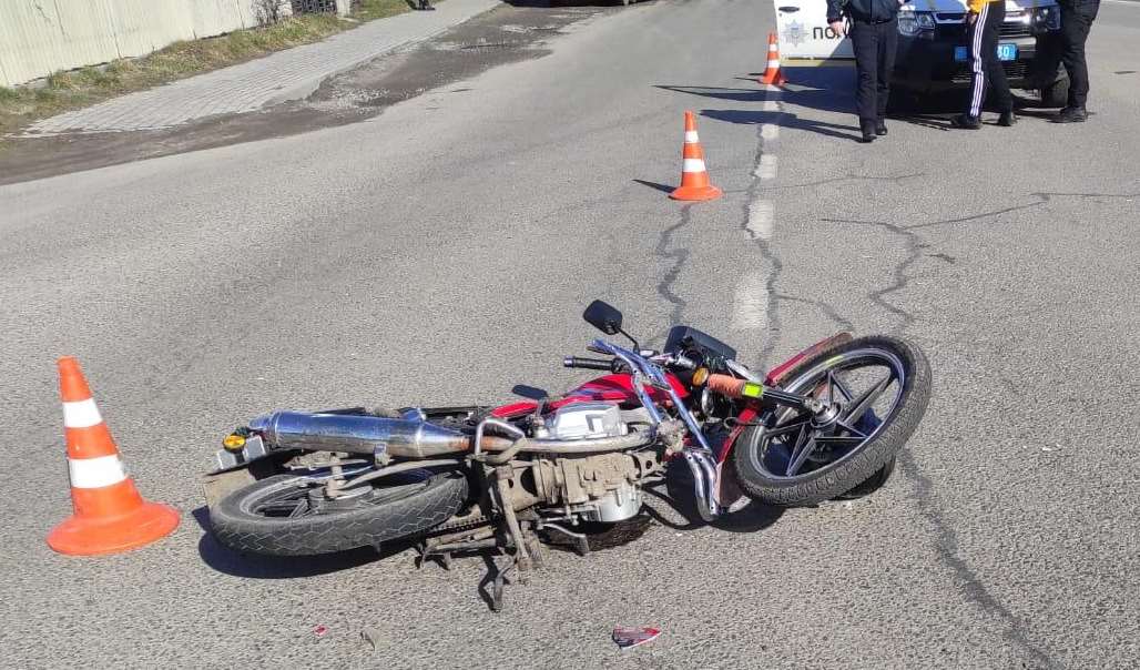 У Львівському районі внаслідок зіткнення з автомобілем травмований мотоцикліст