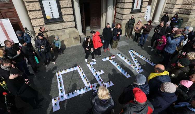 У Львові провели мирну акцію «ДЕ ТИ», присвячену річниці трагедії в маріупольському театрі