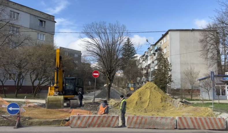 Від сьогодні для руху транспорту перекриють проїзну частину вул. Яворницького, біля будинку №8