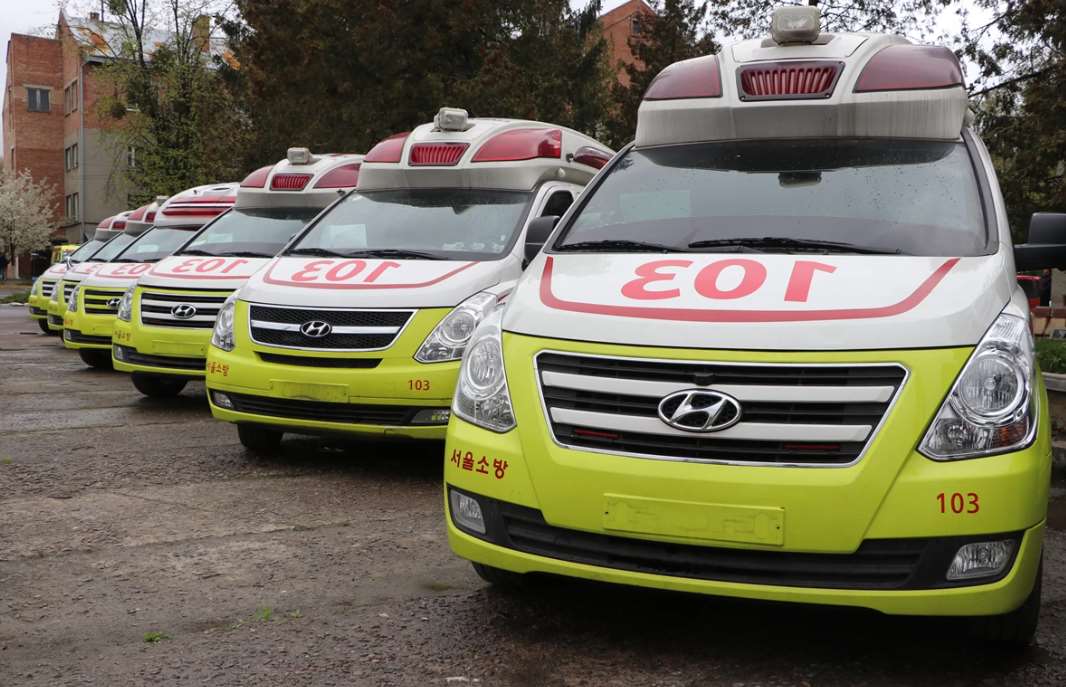 Центру екстреної медичної допомоги передали 10 авто від Республіки Корея