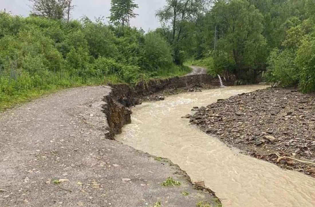 Ситуація на дорогах Львівщини, які постраждали через негоду